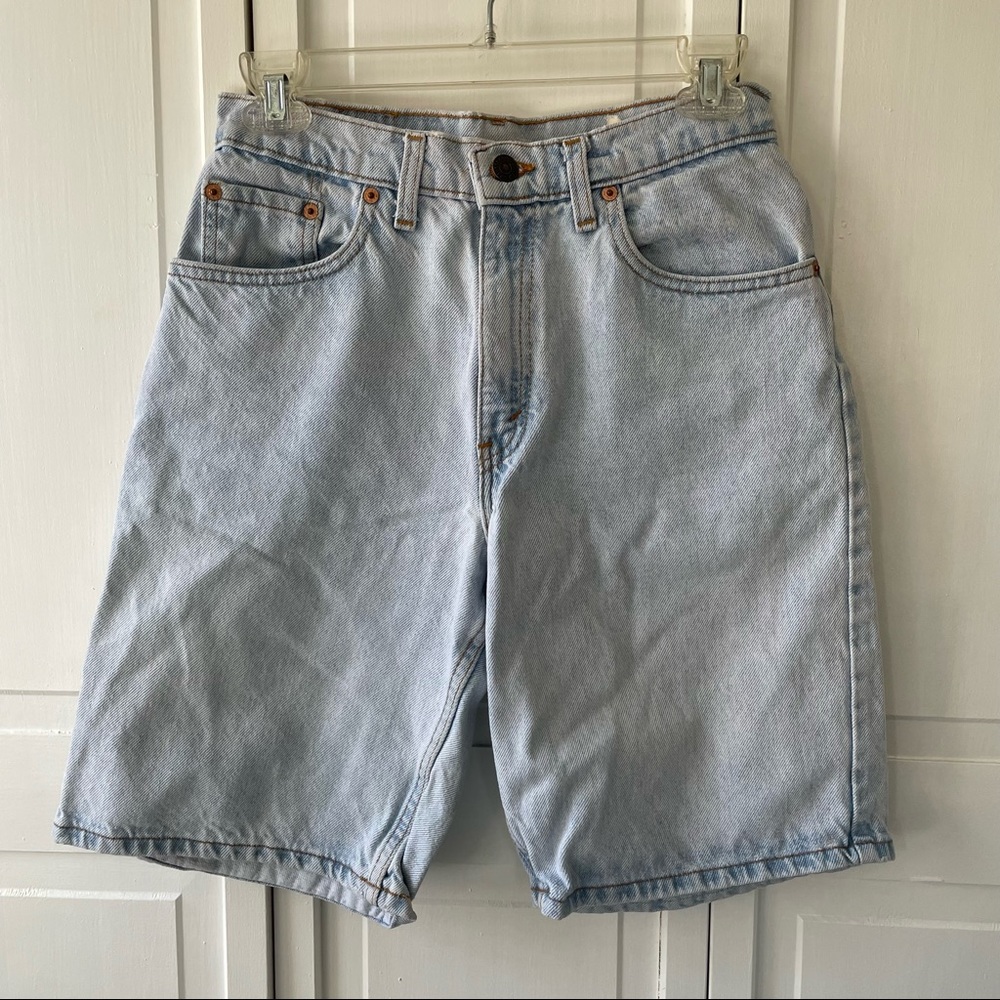 levi shorts light wash